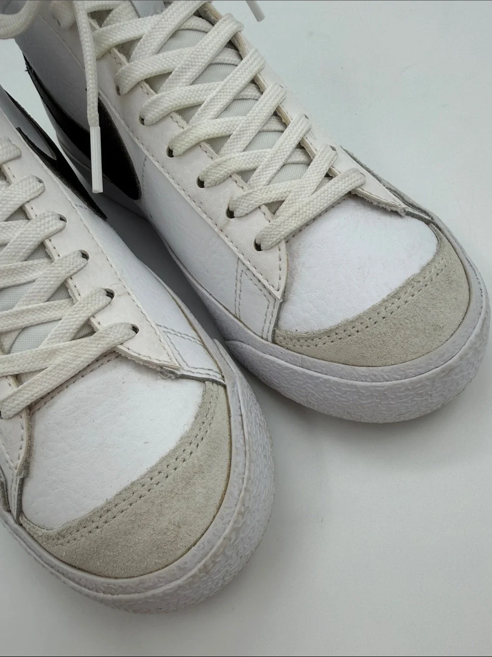 Nike Blazer Mid 77 White Black Athletic Shoes Sneaker DA4086-100 Youth Size 6